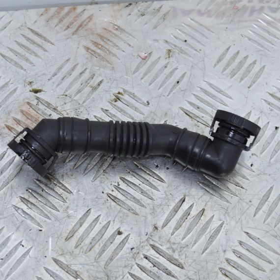 Патрубок вентиляції картера 2.0 TDI Audi A3 шланг вентиляції картерних газів Ауді А3 03G103493D