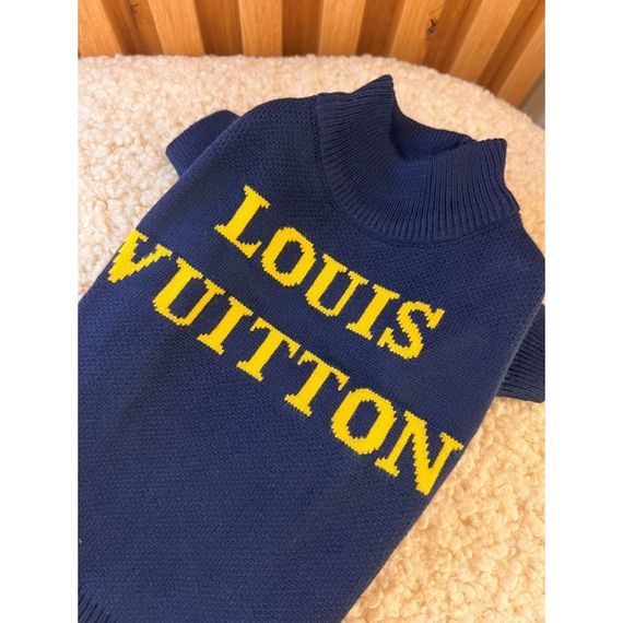 Брендовый свитер для собак Louis Vuitton с желтыми буквами, синий | Зображення 1