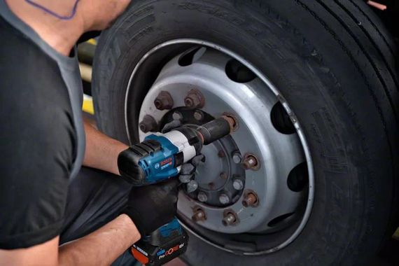 Гайковерт Bosch ударний GDS 18V-1050 H, 18В, до 1750об•хв, 1500/1700Нм, без АКБ та ЗП (0.601.9J8.500) | Зображення 7