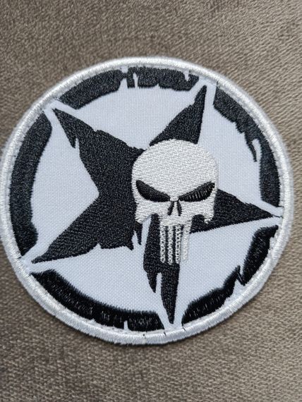 Шеврон череп