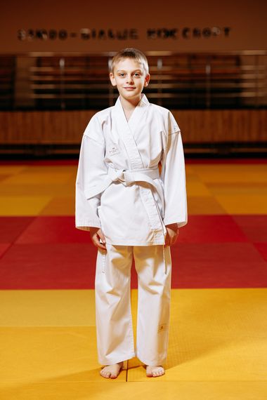 Біле дитяче кімоно для хлопчиків, рукопашний бій, TM BUDOGI, зріст 140 см, щільність 240 гр./м.кв.