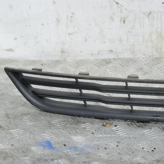 Решітка в бампер центральна Ford Fiesta VII 2012-2017 Решітка бампера центральна Форд Фієста 7 C1BB17K945AA | Зображення 1