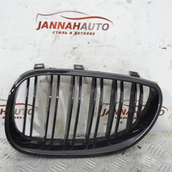 Решітка радіатора ліва BMW E60 E61 2003-2010 Решітка переднього бампера ліва БМВ е60 е61
