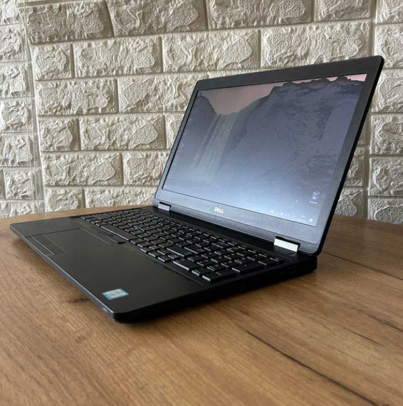 Ноутбук Dell Latitude 5580 HD i7 7600U 8GB HDD 500GB Nvidia 930MX Б/В | Зображення 2