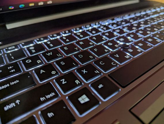 Мобільна робоча станція Б-клас HP zBook 15 G6 / 15.6" (1920x1080) IPS / Intel Core i7-9850H (6 (12) ядер по 2.6 - 4.6 GHz) / 16 GB DDR4 / 256 GB SSD / nVidia Quadro T2000, 4 GB GDDR5, 128-bit / Fingerprint / WebCam / Windows  б/в + Подарунок Миша / USB | Зображення 8