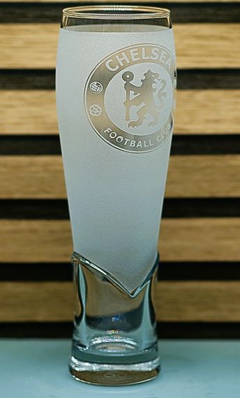 Подарунковий крафтовий келих для пива соку води 440 мл з гравіюванням лого футбольного клубу ФК Челсі матовий | Зображення 1