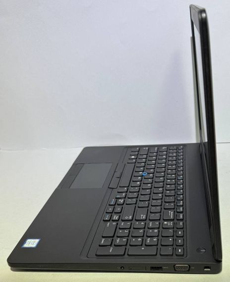 Ноутбук Dell Latitude 5591 / 15.6" (1920x1080) IPS / Intel Core i7-8850H (6 (12) ядер по 2.6 - 4.3 GHz) / 16 GB DDR4 / 512 GB SSD / nVidia GeForce MX130, 2GB DDR5, 64-bit / WebCam б/у | Зображення 5