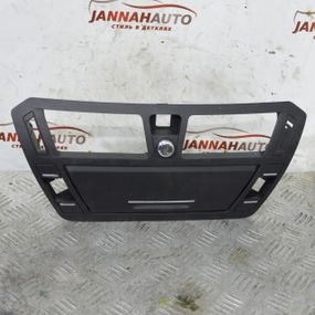 Накладка торпедо центральна Citroen C4 Picasso 2006-2013 Решітка дефлектора центральна Сітроен 9683265680
