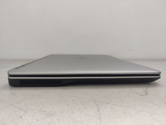 Ноутбук Dell Latitude E7440 / 14" (1920x1080) TN / Intel Core i5-4300U (2 (4) ядра по 1.9 - 2.9 GHz) / 8 GB DDR3 / 128 GB SSD / Intel HD Graphics 4400 / WebCam б/у + Подарок  Умная интерактивная зубная щетка Colgate Connect M1 / Bluetooth | Зображення 3
