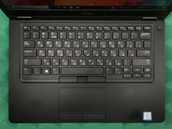 Ноутбук Б-клас Dell Latitude 5490 / 14" (1920x1080) IPS / Intel Core i5-8250U (4 (8) ядра по 1.6-3.4 GHz) / 8 GB DDR4 / 256 GB SSD M.2 / UHD Graphics 620 / WebCam / USB 3.1 / HDMI / Win 10 б/в | Зображення 3