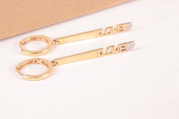 Серьги из желтого золота LOVE | Зображення 1