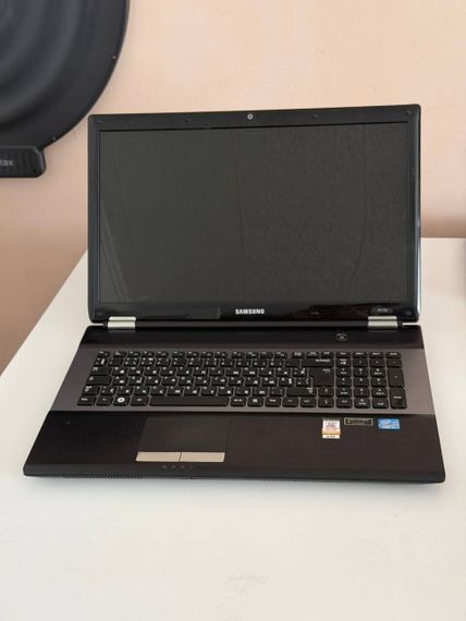Ноутбук Б-клас Samsung NP-RC730 / 17.3" (1600x900) TN / Intel Core i7-2630QM (4 (8) ядро по 2.0 - 2.9 GHz) / 8 GB DDR3 / 500 GB HDD / nVidia GeForce GT 540M, 1 GB GDDR3, 128-bit / WebCam / DVD-ROM / Windows б/в | Зображення 1