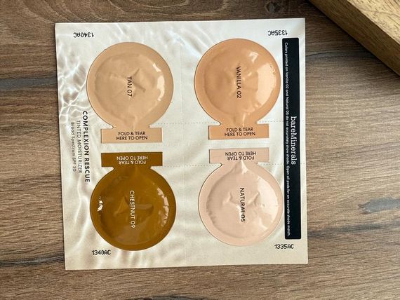 Тональний bareminerals 3-in-1 multi-tasking tinted moisturizer