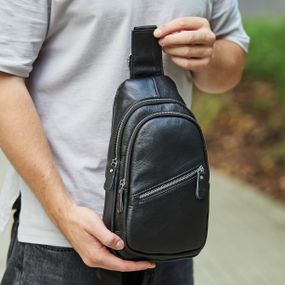 Кожаная мужская нагрудная сумка слинг черная Tiding Bag 79906
