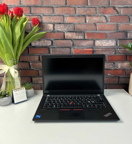 Ультрабук Lenovo ThinkPad T14 Gen 2 / 14" (1920x1080) IPS / Intel Core i5-1135G7 (4 (8) ядра по 4.2 GHz) / 16 GB DDR4 / 256 GB SSD M.2 / Intel Iris Xe Graphics / WebCam б/в | Зображення 1