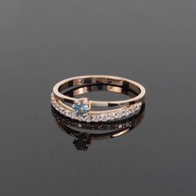 Кольцо из красного золота с топазом и фианитами 14.5