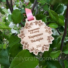 Дитяча іменна медаль з дерева – нагорода для особливих моментів