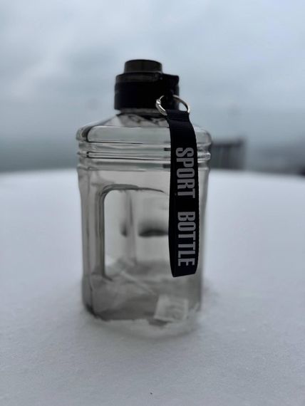 Чорна пляшка для води 2200 мл з BPA-free матеріалу для спорту і фітнесу | Зображення 2