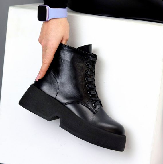 Чорні шкіряні зимові черевики на масивній товстій підошві 39