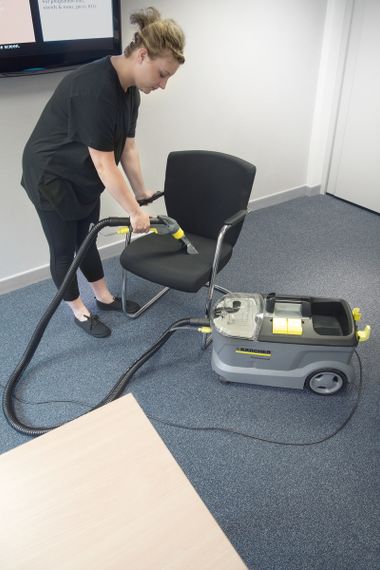 Пилосос миючий Karcher Puzzi 10/1 професійний (1.100-131.0) | Зображення 3
