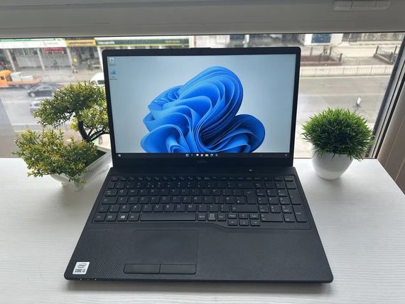 Ультрабук Fujitsuh 15.6” FHD+ 8/128 Gb SSD + Core i3 10 TG  Б/В
