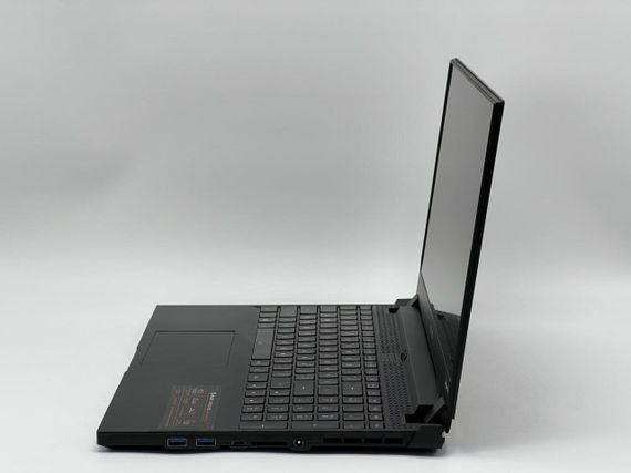 Ігровий ноутбук Б-класу Gigabyte Aorus 15G YC / 15,6" (1920x1080) IPS / Intel Core i7-10870H (8 (16) ядер по 2,2 - 5,0 ГГц) / 32 ГБ DDR4 / 480 ГБ SSD NVMe / nVidia GeForce RTX 3080, 16 ГБ GDDR6, 256-біт / WebCam б/в | Зображення 3