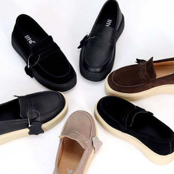 Актуальные черные кожаные лоферы на утолщенной подошве | Зображення 9