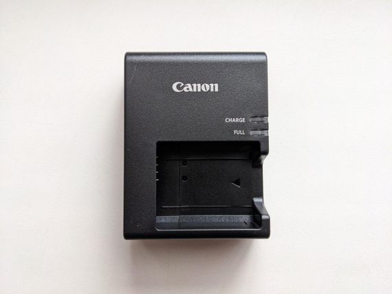 Зарядное устройство блок canon lc-e10c для аккумуляторов lp-e10 EOS 1100D, 1200D, 1300D, 1500D, 2000D, 3000D,