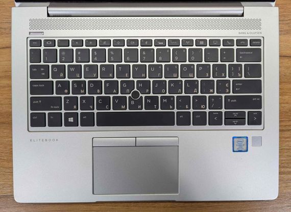 Ультрабук Б-клас HP EliteBook 830 G5 / 13.3" (1920x1080) IPS Touch / Intel Core i7-8650U (4 (8) ядра по 1.9 - 4.2 GHz) / 16 GB DDR4 / 512 GB SSD / Intel UHD Graphics 620 / HDMI / TouchID / Windows 10 б/в + Подарунок Бездротова миша / USB | Зображення 2
