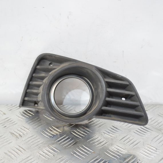 Решітка протитуманної фари права Opel Tigra B 2004-2009 Рамка фари птф права Опель Тигра Б 93162189