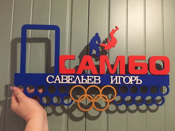 Медальниця дзюдо, боротьба, самбо, , іменна з поличкою, дерев'яна, тримач для медалей, медальниці