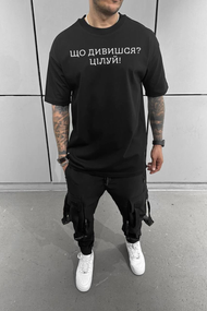 Футболка з мерчем