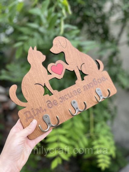 Держатель для ключей из дерева Дом, где живёт любовь ключница из фанеры с котом и собакой | Зображення 1
