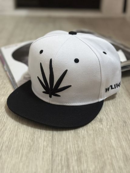 Кепка снепбек (Snapback) лист конопли Бело-черный  56-61р  (9077)