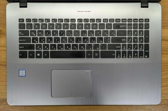 Ігровий ноутбук Asus VivoBook N705F / 17.3" (1920x1080) IPS / Intel Core i7-8565U (4 (8) ядра по 1.8 - 4.6 GHz) / 16 GB DDR4 / 1000 GB SSD + 256 GB SSD / Geforce GTX 1050, 4 GB  / WebCam / TouchID / Windows 10 б/в + Подарунок Бездротова миша USB | Зображення 2
