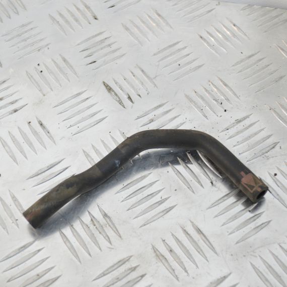 Патрубок системи охолодження 1.6 FSI Volkswagen Golf V 2003-2009 Трубка вакуумна Фольксваген Гольф 5 03C133518F