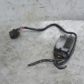 Блок керування вентилятором радіатора Audi A4 B6 2000-2004 Модуль вентилятора радіатора Ауді а4 б6 8E0959501D