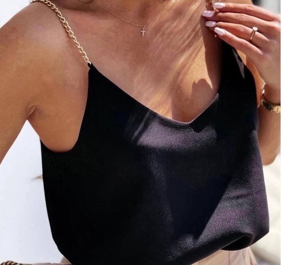 Женская легкая майка-топ из софта на тонких бретельк-цепочках MI617 размер 50/52 цвет черный | Зображення 1