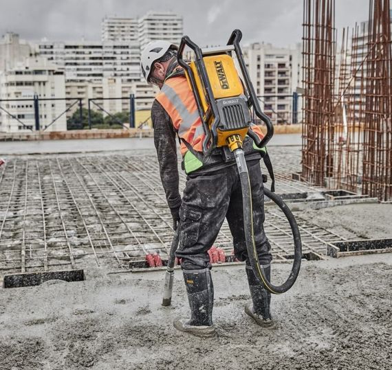 Вібратор-наплічник глибинний DeWALT POWERSHIFT акумуляторний без АКБ та ЗП DCPS310N | Зображення 1