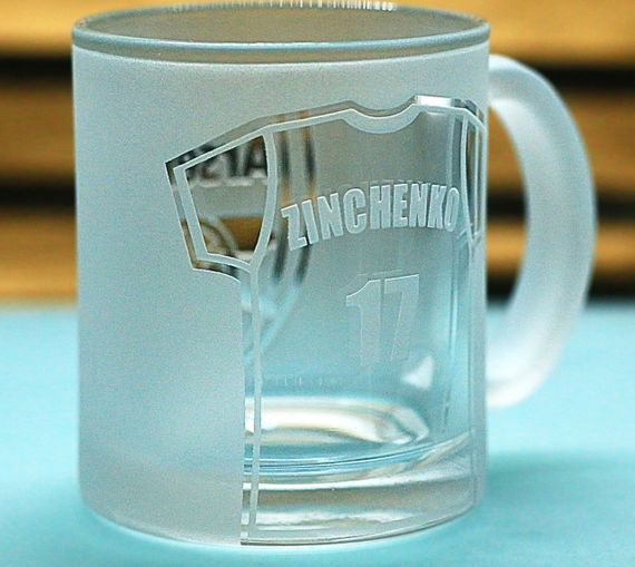 Подарункова скляна чашка для чаю та кави 320 мл з гравіюванням лого ФК Арсенал з номером гравця | Зображення 4