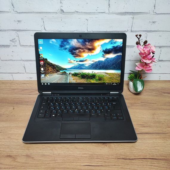 Ноутбук Б-клас Dell Latitude E7440 / 14" (1920x1080) TN / Intel Core i5-4300U (2 (4) ядра по 1.9 - 2.9 GHz) / 8 GB DDR3 / 256 GB SSD / Intel HD Graphics 4400 / WebCam б/в | Зображення 1