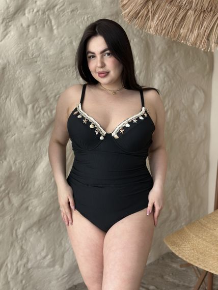 Чорний суцільний купальник PLUS SIZE  з мушлями на бюсті | Зображення 4