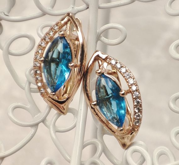 Сережки медицинское золото, розмір 19/9 мм, вага 1,5гр, фіаніт блакитний | Зображення 1