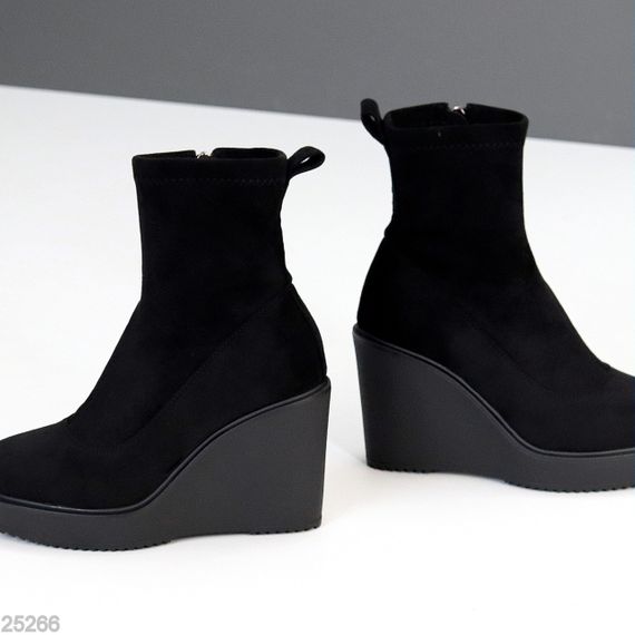 Елегантні м'які чорні замшеві черевики на танкетці | Зображення 4