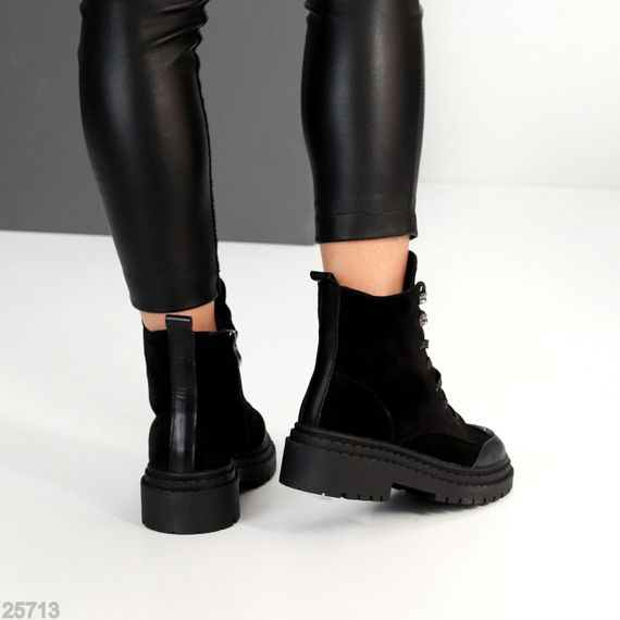 Чорні зимові замшеві черевики берці з дизайнерською нашивкою | Зображення 4