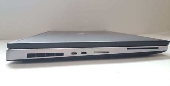 Мобильная рабочая станция Dell Precision 7730 / 17.3" (1920x1080) IPS / Intel Core i7-8850H (6 (12) ядра по 2.6 - 4.3 GHz) / 32 GB DDR4 / 128 GB SSD + 1000 GB SSD / nVidia Quadro P5200, 16 GB GDDR5, 256-bit / WebCam б/у | Зображення 3