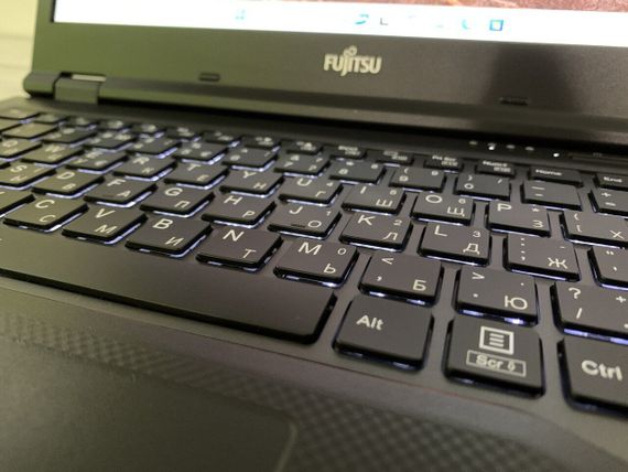 Ноутбук Fujitsu LifeBook E549 / 14" (1920x1080) IPS / Intel Core i5-8265U (4 (8) ядра по 1.6 - 3.9 GHz) / 8 GB DDR4 / 256 GB SSD / Intel UHD Graphics / WebCam б/у | Зображення 3