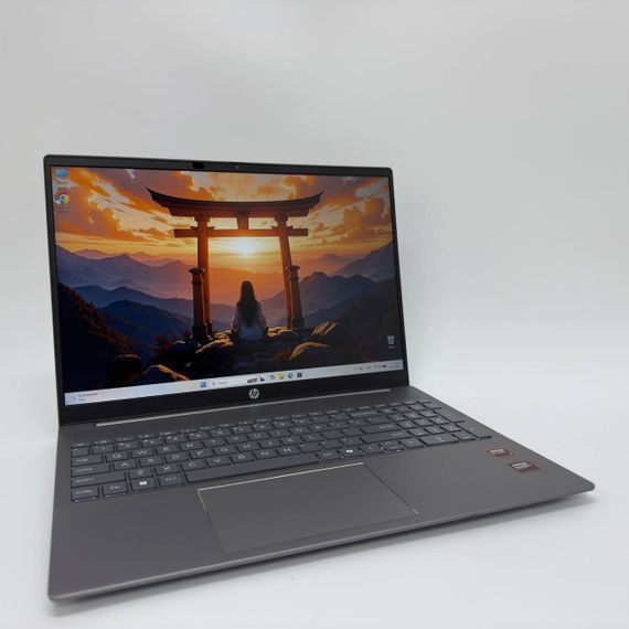 Ноутбук HP Pavilion 16 / 16" (1920x1080) IPS / AMD Ryzen 7 8840U (8 (16) ядра по 3.3 - 5.1 GHz) / 8 GB DDR4 / 512 GB SSD / AMD Radeon 780M / WebCam б/в | Зображення 1