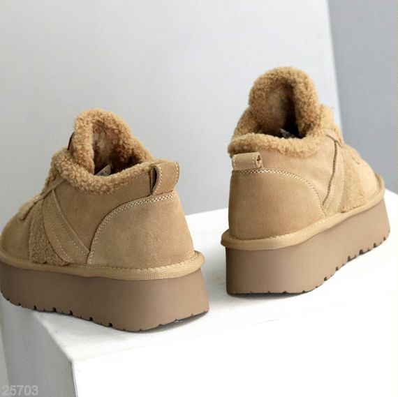 Замшевые Бежевые кроссовки угги с мехом Тедди на утолщенной подошве | Зображення 4