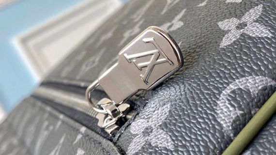 Сумка-мессенджер Louis Vuitton District MM Articles De Voyage Monogram Eclipse | Зображення 5